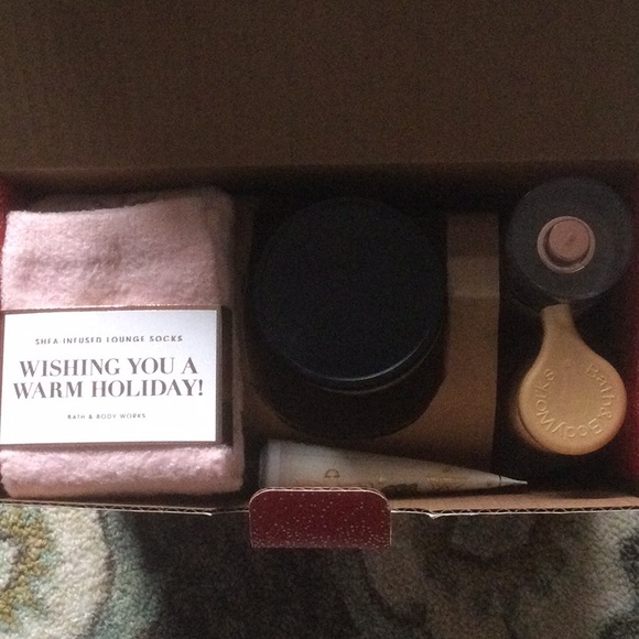 Bath & Body Works Gift Set-BRAND NEW - Picture 2 of 5